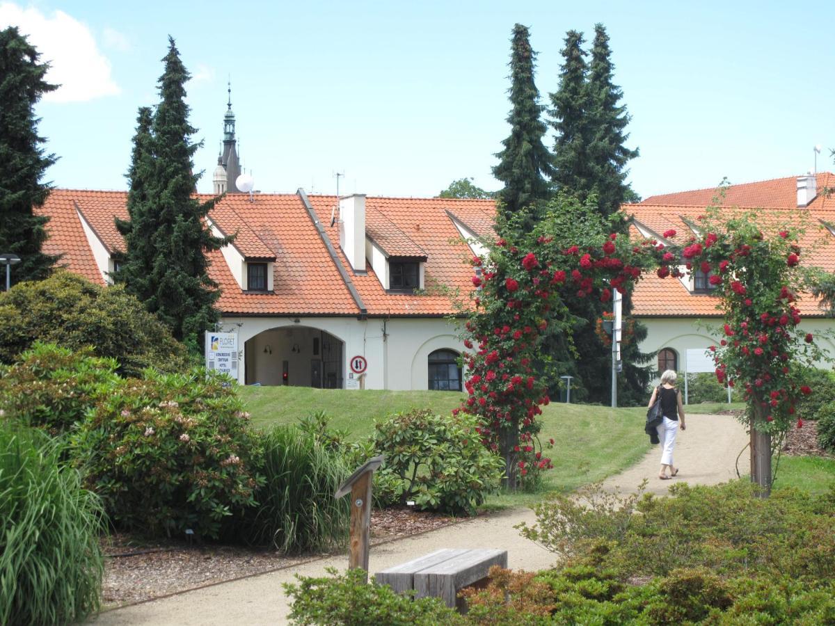 Hotel Floret Prŭhonice Exterior foto