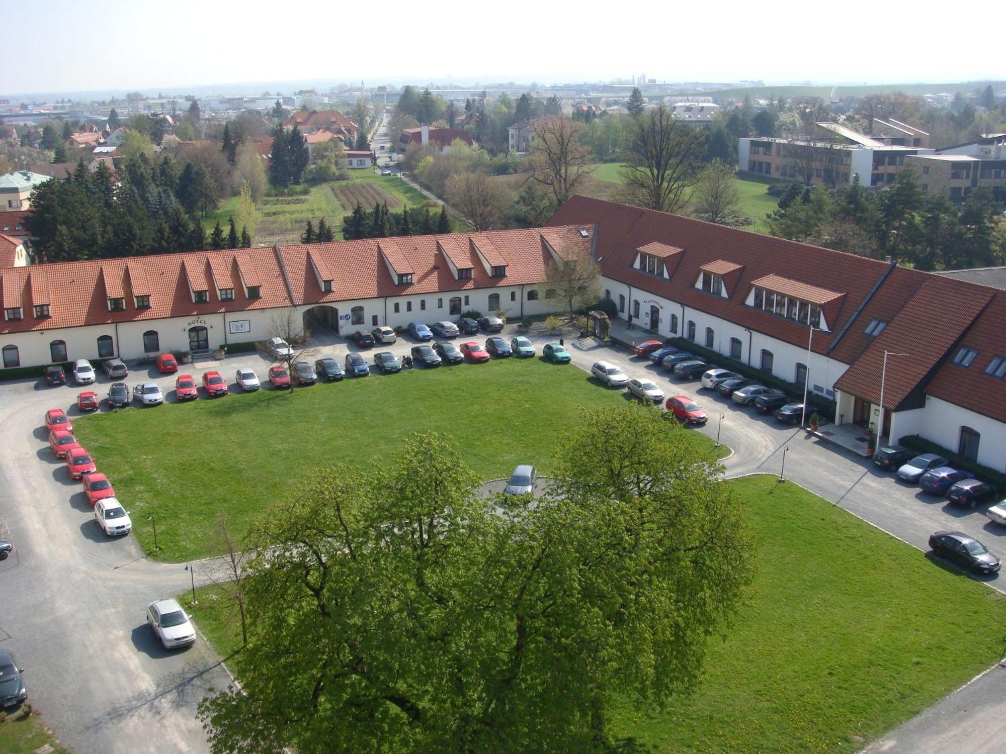 Hotel Floret Prŭhonice Exterior foto